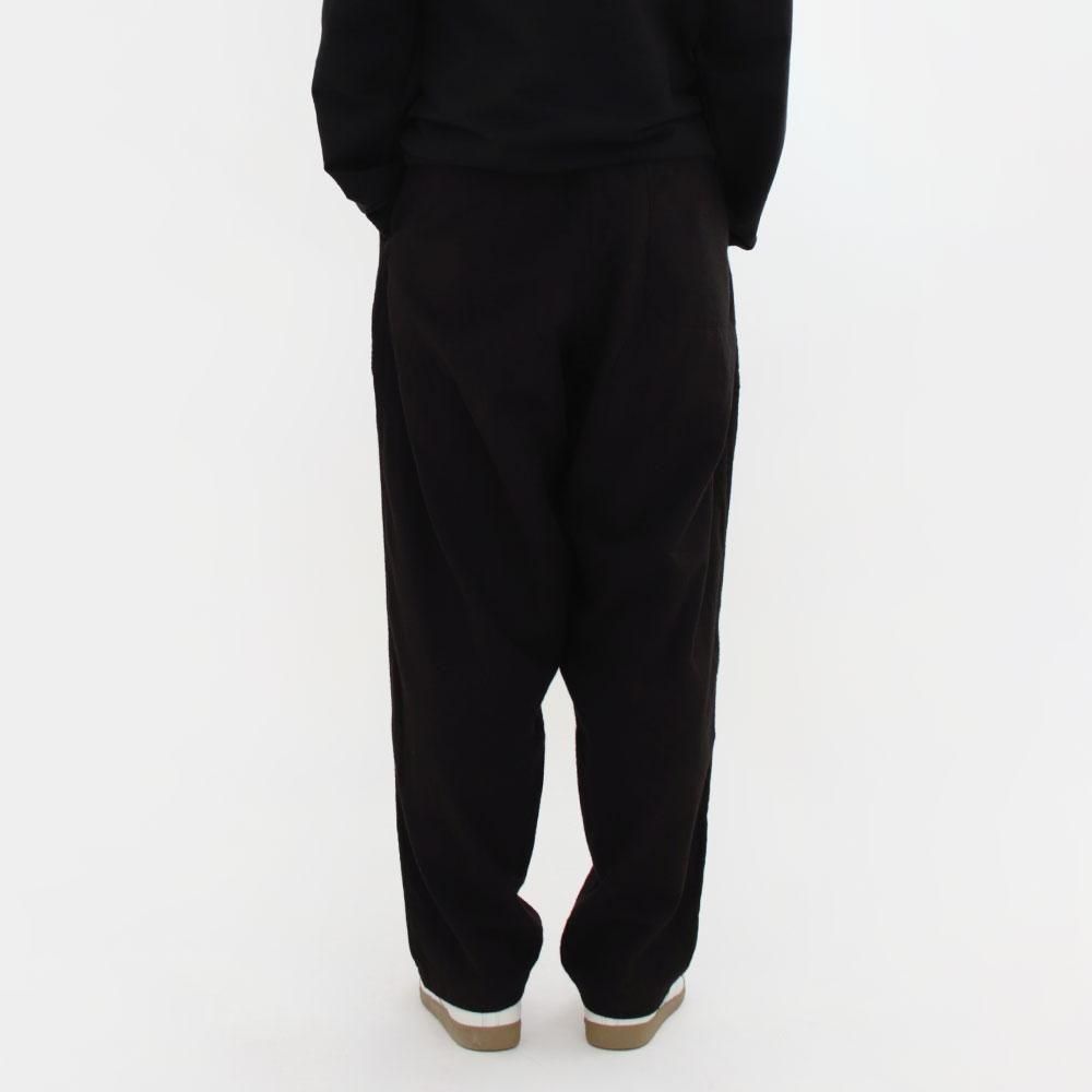 Comoli | コットンネルテーパードパンツ Black