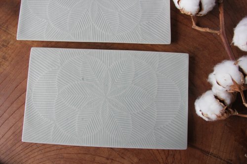 ■阿南維也：白磁鎬文陶板 中
