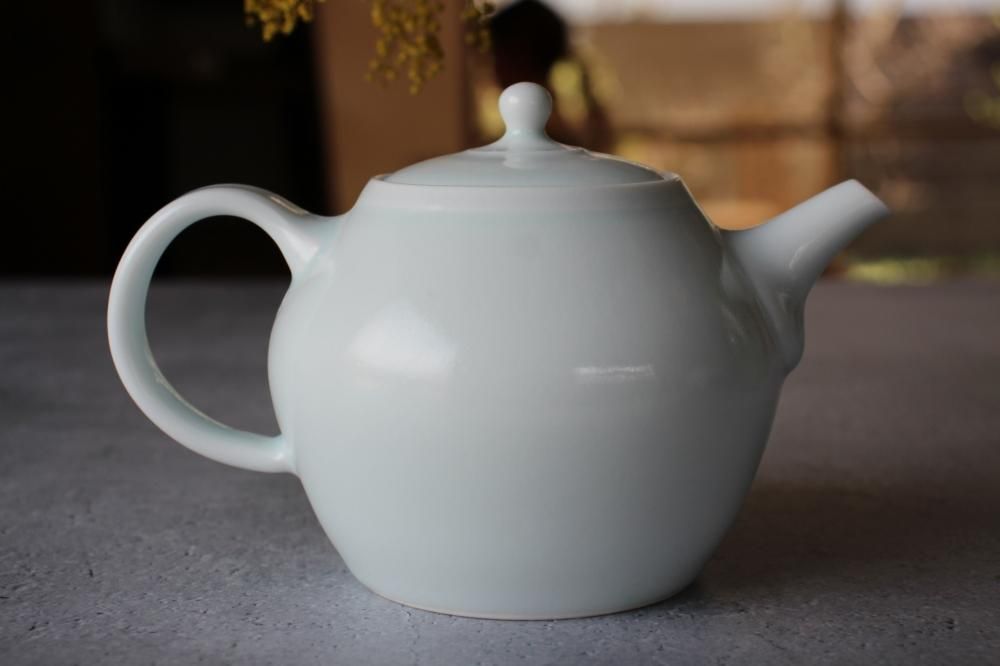 m*i様 作家　桑原哲夫さんの器　セット　ごつごつ・ざらざら系 □桑原哲夫：青白磁 急須 後手 - うつわ屋Living&Tableware オンライン