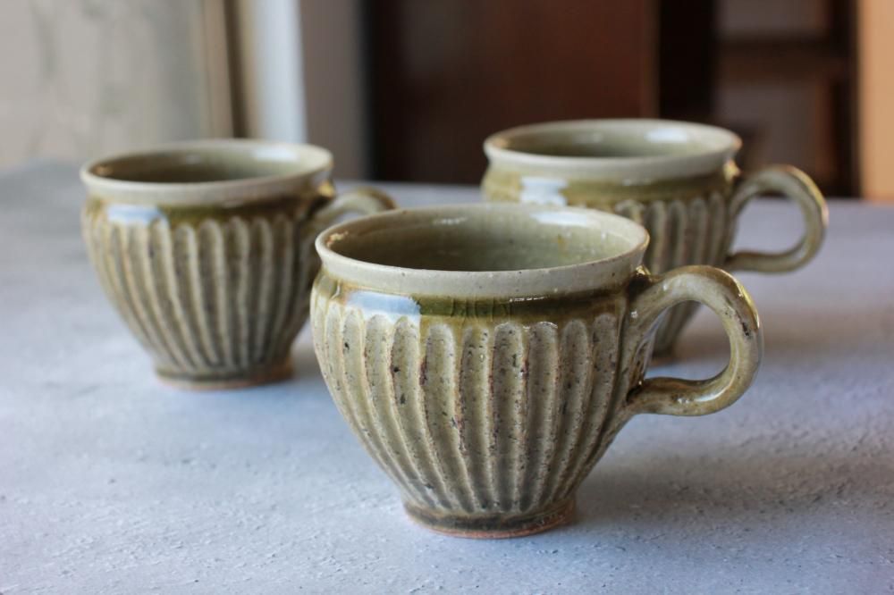 □余宮隆：灰釉鎬マグ - うつわ屋Living&Tableware オンラインショップ