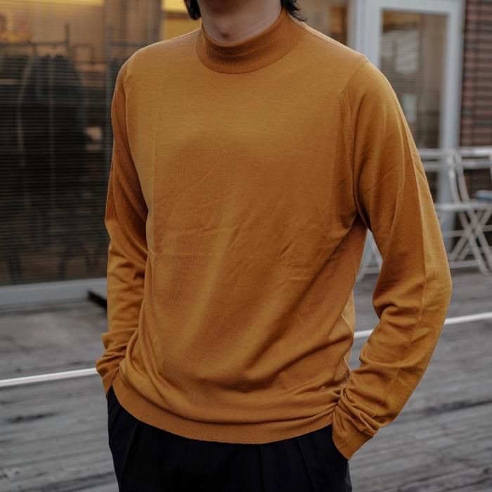 JOHN SMEDLEY】「HARCOURT」30Gメリノウールモックネックニット