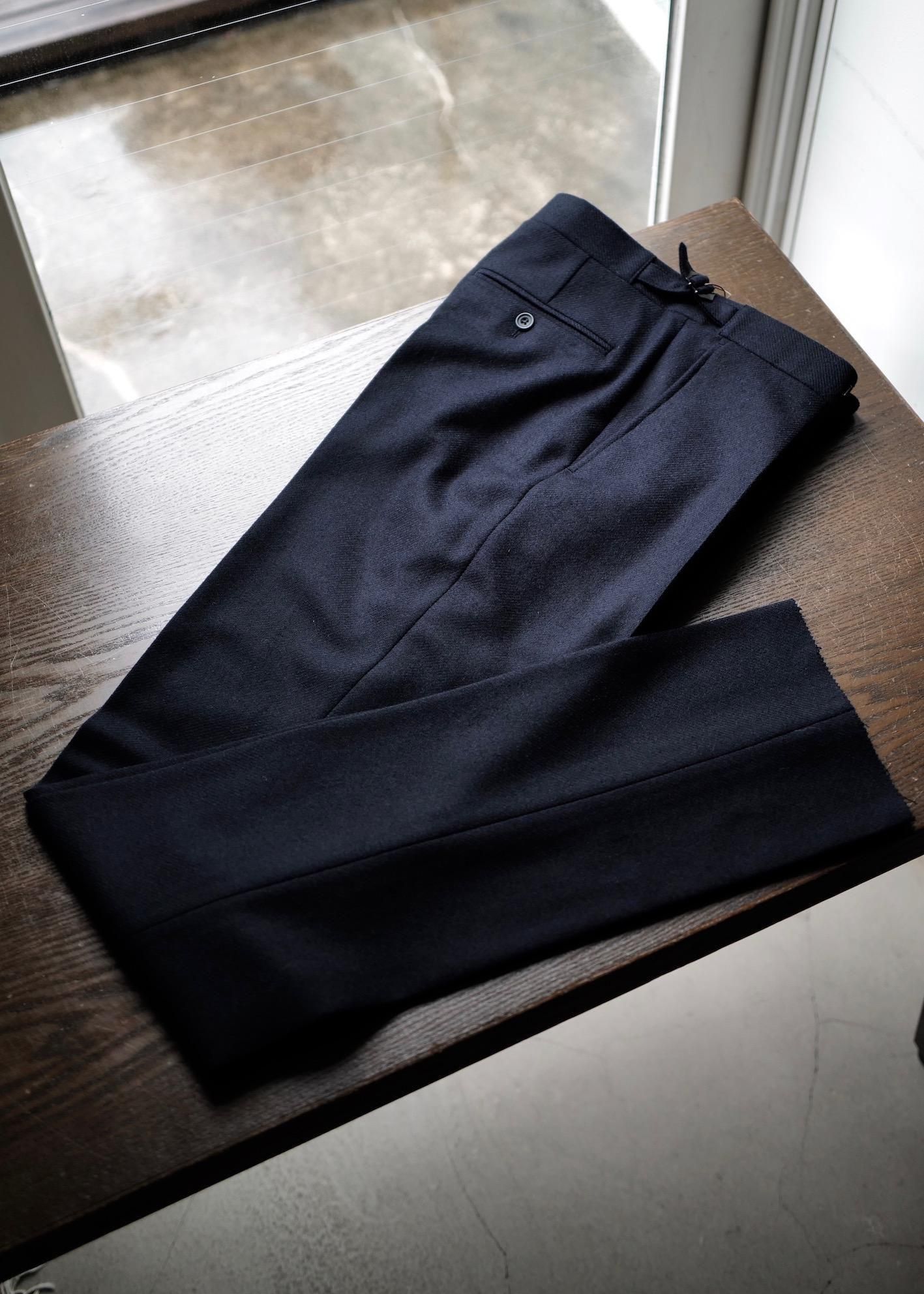 CORDINGS】「GREY FOX」フランネルサージ1インプリーツトラウザーズ