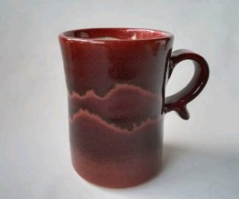 三池焼窯元の赤いマグカップ(辰砂線文)【還暦や退職などのプレゼントに最適の手作り陶器】