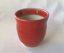 三池焼窯元の赤い湯のみ(辰砂くびれ湯のみ小)【プレゼントに最適の九州熊本の手作り陶器です】