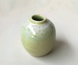 三池焼窯元◆緑色の小さな花入れ『緑釉花器小』【九州熊本の手作り陶器】