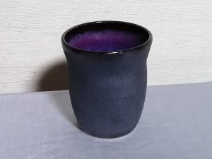 三池焼窯元　赤と黒の焼酎カップ250�(辰砂黒鉄釉焼酎カップ250�）【還暦祝いや退職祝いなどのプレゼントに最適の九州熊本の手作り陶器です】