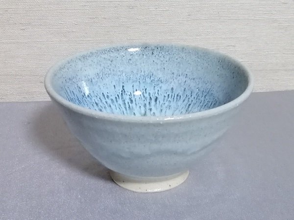 青白い流れ模様があるお茶漬け碗です。 - 三池焼WEBショップ