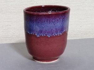三池焼窯元・流し模様の入った赤い湯のみ大(辰砂流し釉湯のみ大)【プレゼントに最適の九州熊本の手作り陶器です】