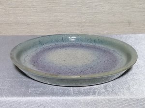 三池焼手作り陶器・緑色、ラベンダー色、白色と色が変化している平皿16.5�(銅緑釉平皿16.5�)
