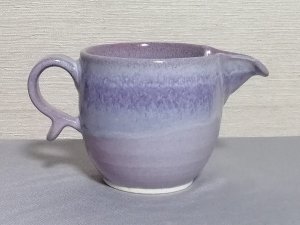 三池焼窯元　ピンク(薄紫色)の注ぎ口付マグカップ(均窯片口マグカップ)【便利な熊本の手作り陶器】