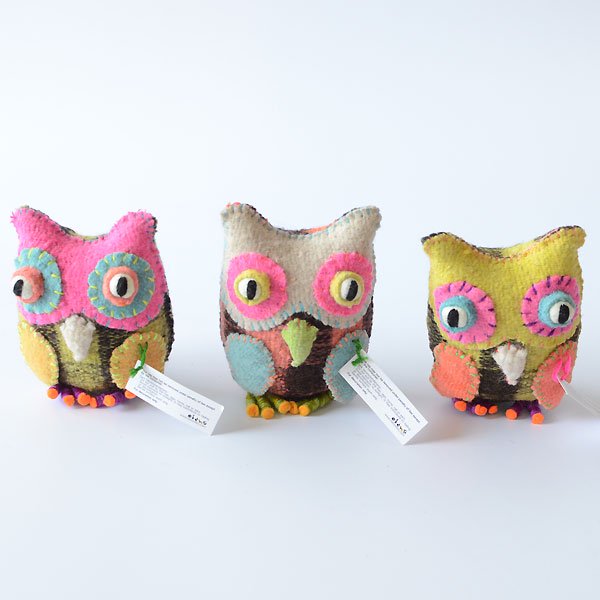 <img class='new_mark_img1' src='https://img.shop-pro.jp/img/new/icons8.gif' style='border:none;display:inline;margin:0px;padding:0px;width:auto;' />twoolies　トゥーリーズ　OWL　Mサイズ　人形ぬいぐるみ
