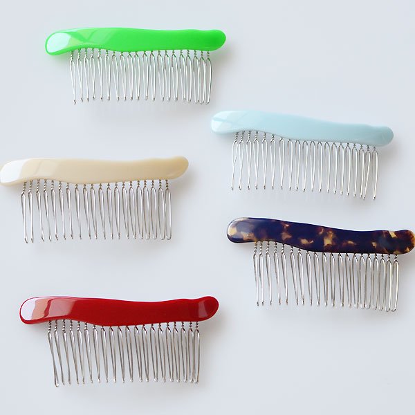 <img class='new_mark_img1' src='https://img.shop-pro.jp/img/new/icons8.gif' style='border:none;display:inline;margin:0px;padding:0px;width:auto;' />sAn　サン　Loo hair comb　コーム  M