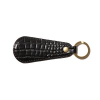 <img class='new_mark_img1' src='https://img.shop-pro.jp/img/new/icons49.gif' style='border:none;display:inline;margin:0px;padding:0px;width:auto;' />CALEE - Embossing crocodile leather shoehorn