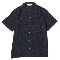 <img class='new_mark_img1' src='https://img.shop-pro.jp/img/new/icons49.gif' style='border:none;display:inline;margin:0px;padding:0px;width:auto;' />CALEE - Rayon leopard pattern shirt