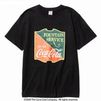 <img class='new_mark_img1' src='https://img.shop-pro.jp/img/new/icons49.gif' style='border:none;display:inline;margin:0px;padding:0px;width:auto;' />CALEE - COCA-COLA collaboration emblem t-shirt