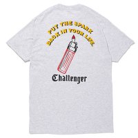 <img class='new_mark_img1' src='https://img.shop-pro.jp/img/new/icons49.gif' style='border:none;display:inline;margin:0px;padding:0px;width:auto;' />CHALLENGER - PUT THE SPARK TEE