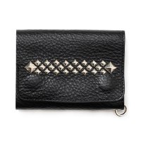 <img class='new_mark_img1' src='https://img.shop-pro.jp/img/new/icons49.gif' style='border:none;display:inline;margin:0px;padding:0px;width:auto;' />CALEE - Studs leather flap half wallet