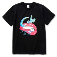<img class='new_mark_img1' src='https://img.shop-pro.jp/img/new/icons49.gif' style='border:none;display:inline;margin:0px;padding:0px;width:auto;' />CALEE - Dying to say something T-shirt