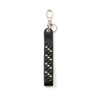 <img class='new_mark_img1' src='https://img.shop-pro.jp/img/new/icons49.gif' style='border:none;display:inline;margin:0px;padding:0px;width:auto;' />CALEE - Round & Pyramid studs leather key ring