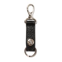 <img class='new_mark_img1' src='https://img.shop-pro.jp/img/new/icons49.gif' style='border:none;display:inline;margin:0px;padding:0px;width:auto;' />CALEE - Silver star concho leather key ring