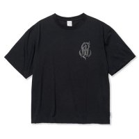 <img class='new_mark_img1' src='https://img.shop-pro.jp/img/new/icons5.gif' style='border:none;display:inline;margin:0px;padding:0px;width:auto;' />CALEE - Multi Function Drop Shoulder Logo Tee