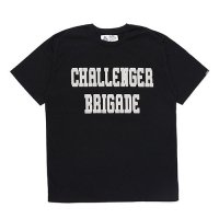 <img class='new_mark_img1' src='https://img.shop-pro.jp/img/new/icons5.gif' style='border:none;display:inline;margin:0px;padding:0px;width:auto;' />CHALLENGER - COLLEGE LOGO TEE