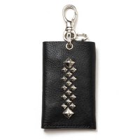 <img class='new_mark_img1' src='https://img.shop-pro.jp/img/new/icons5.gif' style='border:none;display:inline;margin:0px;padding:0px;width:auto;' />CALEE - STUDS LEATHER KEY CASE