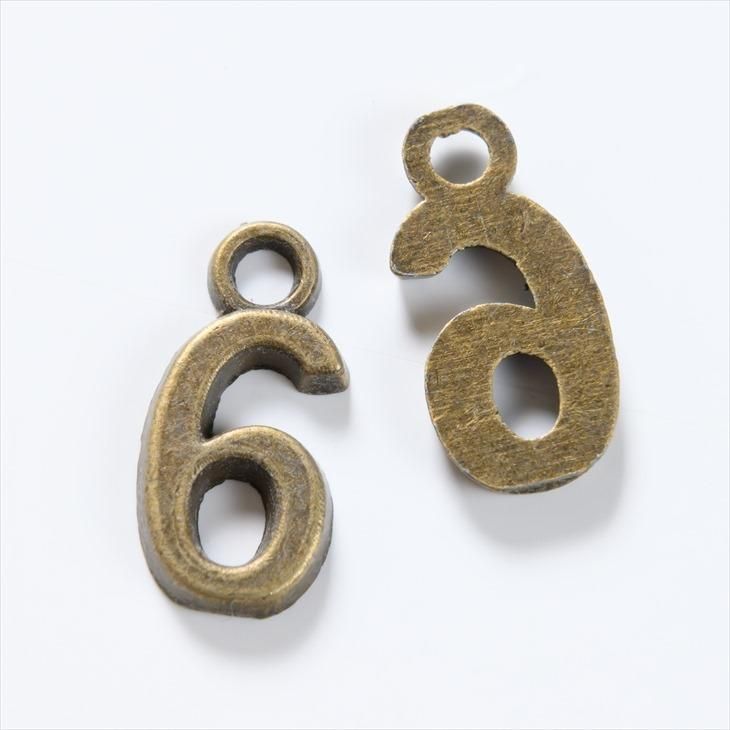 数字チャーム 6 約10mm 2個 金古美 銅 カン付き メタルチャーム 金属パーツ アクセサリーパーツ ビーズ資材 レジン素材 部品 ハンドメイド アクセサリー パーツ レジン用品のネット通販 紗や工房 数字チャーム 6 約10mm 2個 金古美 銅 カン付き メタルチャーム 金属パーツ アクセサリーパーツ ビーズ資材 レジン素材 部品 ハンドメイド アクセサリー パーツ レジン用品のネット通販 紗や工房
