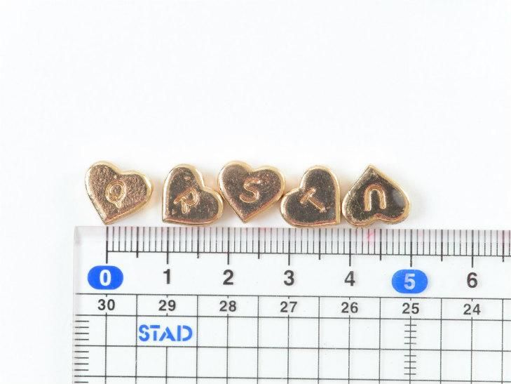 アルファベットチャーム ハート型 Q 約11x10mm 1個 Kc金 通し穴付き メタルチャーム アクセサリーパーツ 素材 部品 金属 資材 ハンドメイド アクセサリー パーツ レジン用品のネット通販 紗や工房 アルファベットチャーム ハート型 Q 約11x10mm 1個 Kc金 通し穴付き メタルチャーム アクセサリーパーツ 素材 部品 金属 資材 ハンドメイド アクセサリー パーツ レジン用品のネット通販 紗や工房