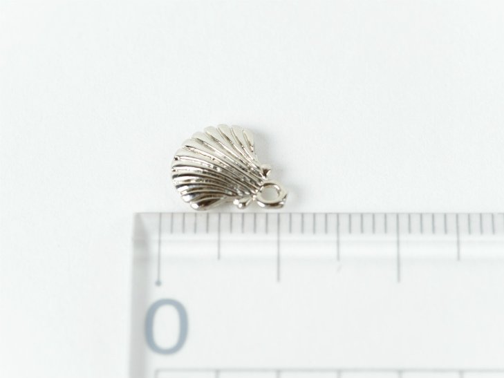 チャーム シェル 小さめ カン付 シルバー 10.5mm 2個 2ヶ 貝 貝殻 ミニ 亜鉛 アクセサリーチャーム 約1.1cm アクセサリーパーツ  パーツ - ハンドメイド アクセサリー パーツ レジン用品のネット通販 紗や工房