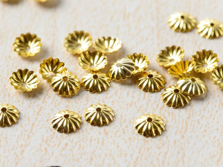 座金・花座・菊座パーツ ゴールド スチールメッキ 約6mm 約25個 金属