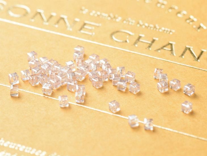 高品質ガラスビーズ キューブ 約2x2mm 1連 約190個前後 ベビーピンク ビーズパーツ 1穴 アクセサリー材料 素材 部品 資材 ハンドメイド アクセサリー パーツ レジン用品のネット通販 紗や工房