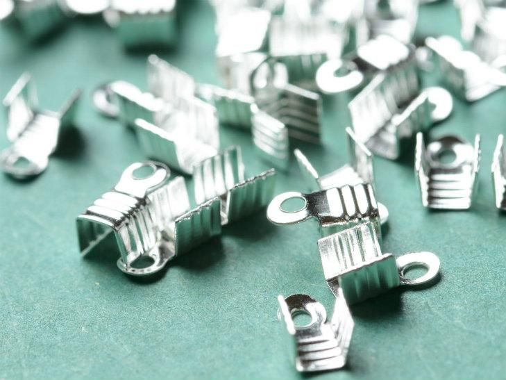 エンドパーツ デザインカシメ 約4mm 約50個 白銀 カツラ ヒモ留め金具 エンド金具 副資材 手作り雑貨 素材 部品 小物 ハンドメイド アクセサリー パーツ レジン用品のネット通販 紗や工房 エンドパーツ デザインカシメ 約4mm 約50個 白銀 カツラ ヒモ留め金具 エンド金具 副資材 手作り雑貨 素材 部品 小物 ハンドメイド アクセサリー パーツ レジン用品のネット通販 紗や工房