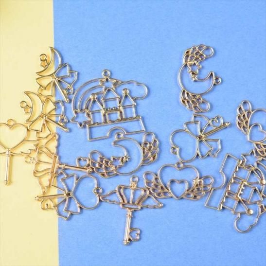 レジン 空枠 ゆめかわ おまかせ 7種類 2個セット カン付き ハンドメイド アクセサリー パーツ レジン用品のネット通販 紗や工房 レジン 空枠 ゆめかわ おまかせ 7種類 2個セット カン付き ハンドメイド アクセサリー パーツ レジン用品のネット通販 紗や工房