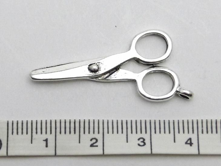はさみチャーム 2個 約3 5x1 5cm シルバー シザー アンティークチャーム 1つ穴 ハンドメイド アクセサリー パーツ レジン用品のネット通販 紗や工房 はさみチャーム 2個 約3 5x1 5cm シルバー シザー アンティークチャーム 1つ穴 ハンドメイド アクセサリー パーツ レジン用品のネット通販 紗や工房