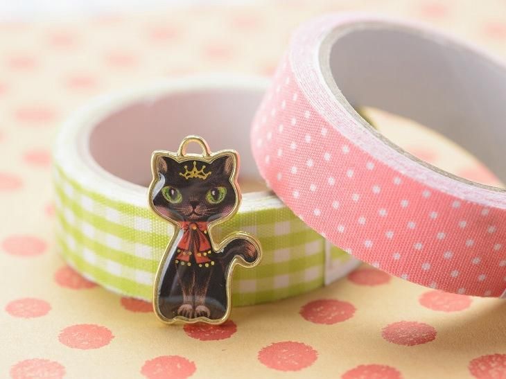 黒猫プリンセスのチャーム 猫型 ブラック 1個 約2 6x1 6cm ゴールド ボウタイ ティアラ クラウン カン付き レジン 素材 ハンドメイド アクセサリー パーツ レジン用品のネット通販 紗や工房 黒猫プリンセスのチャーム 猫型 ブラック 1個 約2 6x1 6cm ゴールド ボウタイ ティアラ クラウン カン付き レジン 素材 ハンドメイド アクセサリー パーツ レジン用品のネット通販 紗や工房