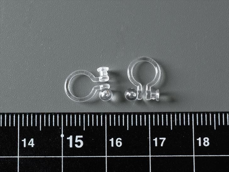 イヤリングパーツ【タテ芯穴付樹脂ノンホールピアス(約10mm・皿約2.5mm)1ペア(2ヶ)クリア】 イヤーカフ イヤーカフパーツ アレルギー対応  クリップピアス 台座付き - ハンドメイド アクセサリー パーツ レジン用品のネット通販 紗や工房