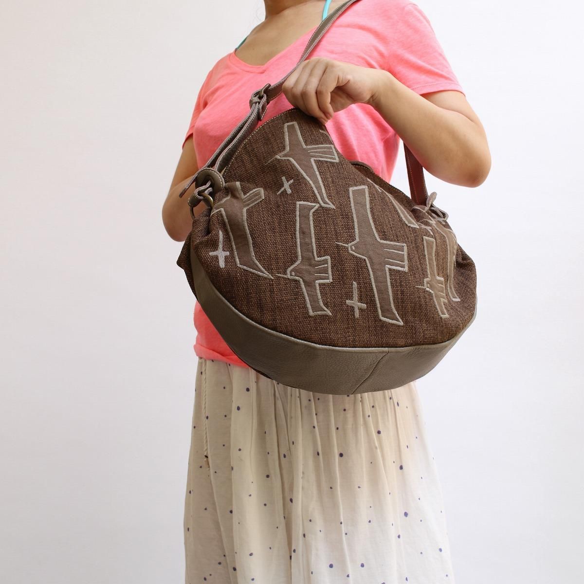 バード　鳥　ブラウンレザー刺繍ハンドバッグ　作家の一点物 小さな刺繍バッグ （倉敷意匠×点と線模様製作所） | かご