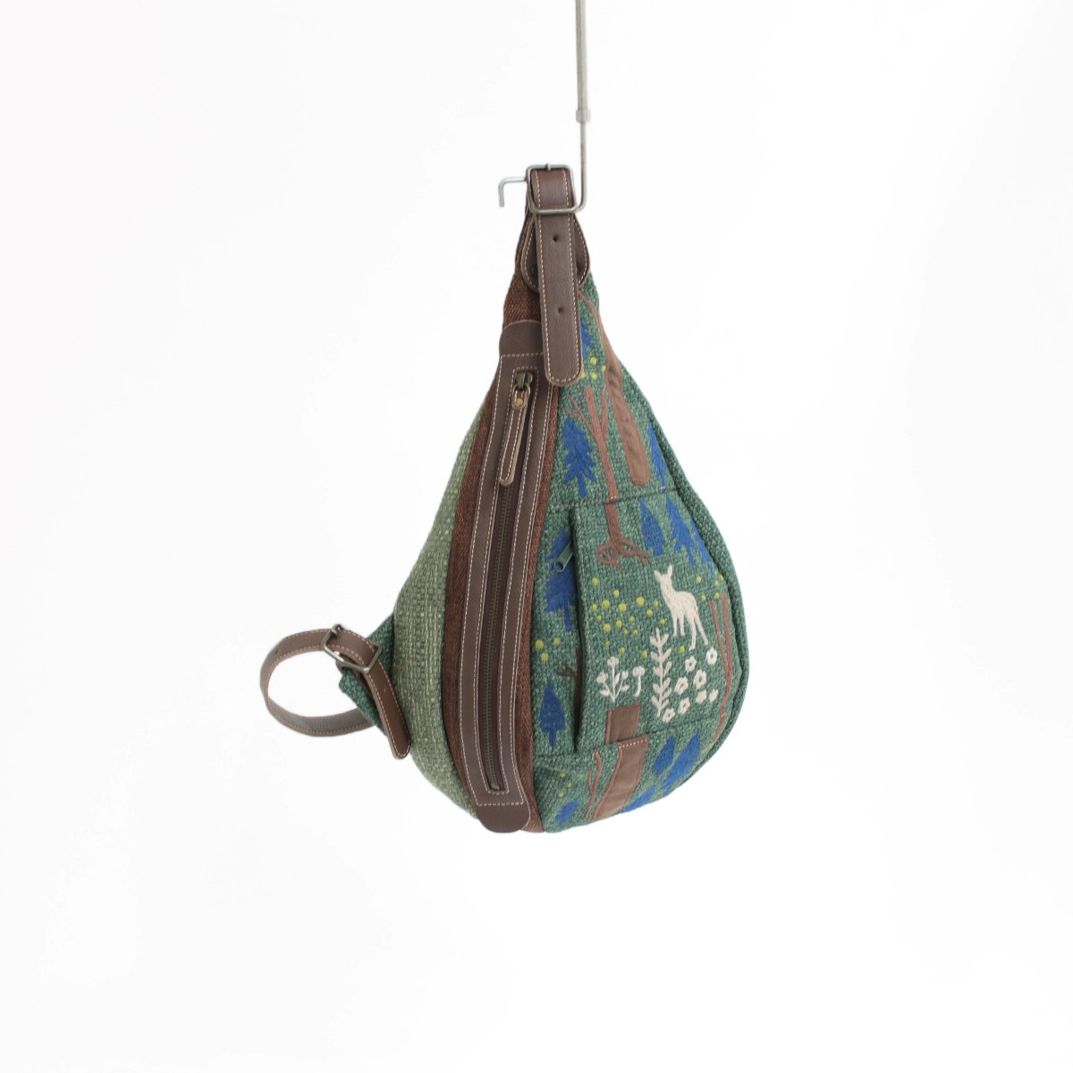 森の樹々刺繍・ボディバッグ|暖かそうな秋冬のバッグ|男女兼用のバッグ