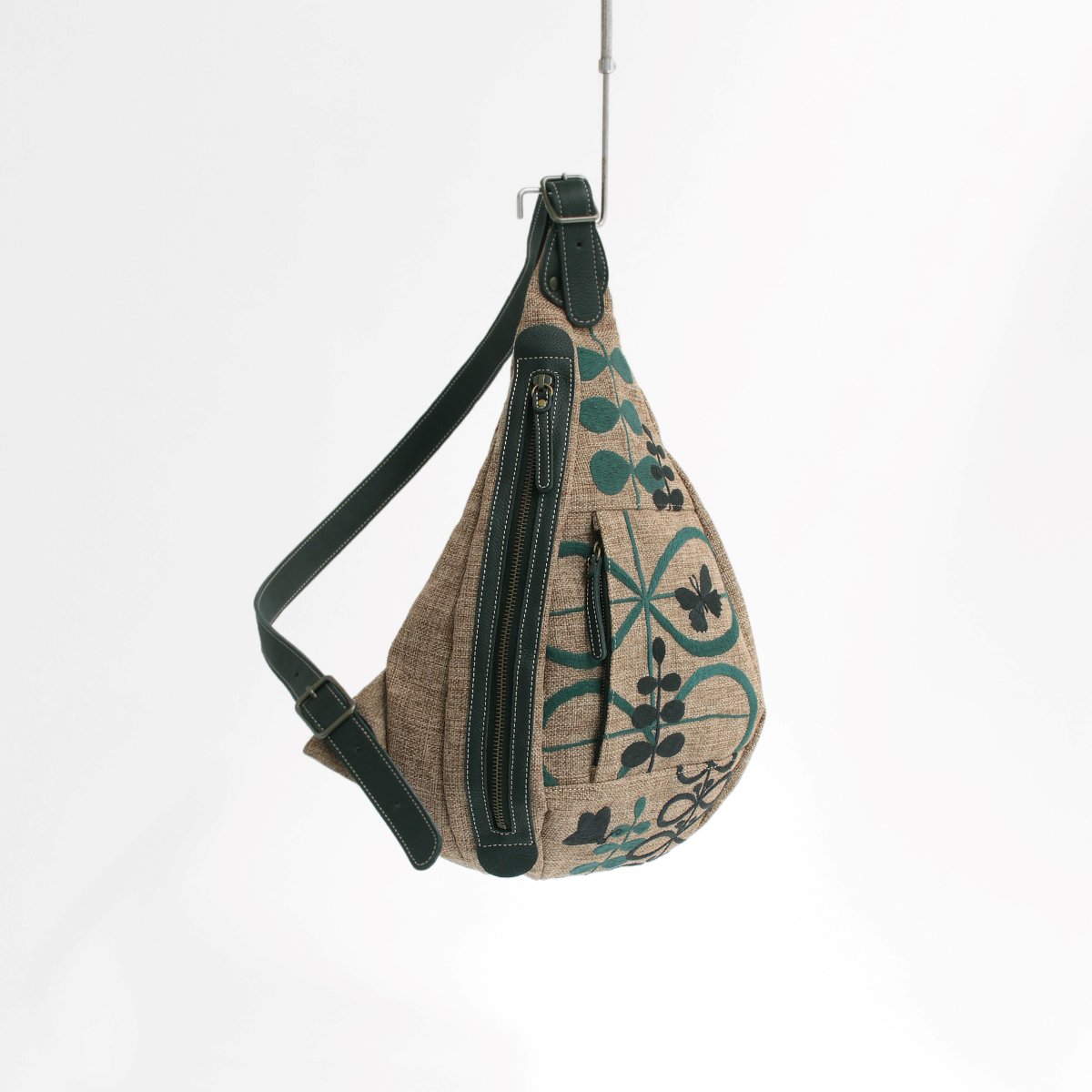 まっすぐ草花刺繍・ボディバッグ | 黒と緑とベージュのシックなバッグ