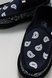 <img class='new_mark_img1' src='https://img.shop-pro.jp/img/new/icons16.gif' style='border:none;display:inline;margin:0px;padding:0px;width:auto;' />TROOPER HOUSE SHOES BANDANA【NVY】