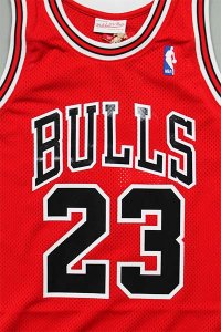 <img class='new_mark_img1' src='https://img.shop-pro.jp/img/new/icons16.gif' style='border:none;display:inline;margin:0px;padding:0px;width:auto;' />MITCHELL&NESS AUTHENTIC JERSEY BULLS 1987-88 JORDAN【RED/BLK】