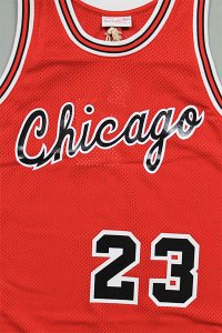 <img class='new_mark_img1' src='https://img.shop-pro.jp/img/new/icons16.gif' style='border:none;display:inline;margin:0px;padding:0px;width:auto;' />MITCHELL&NESS AUTHENTIC JERSEY BULLS 1984-85 JORDAN【RED/BLK】