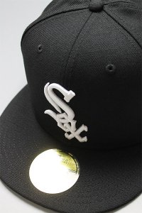 <img class='new_mark_img1' src='https://img.shop-pro.jp/img/new/icons16.gif' style='border:none;display:inline;margin:0px;padding:0px;width:auto;' />NEWERA 59fifty WHITE SOX WORLD SERIES【BLK/WHT/LAVENDER】