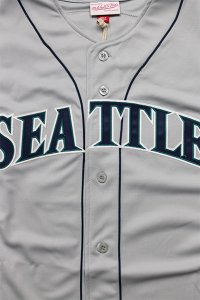 <img class='new_mark_img1' src='https://img.shop-pro.jp/img/new/icons16.gif' style='border:none;display:inline;margin:0px;padding:0px;width:auto;' />MITCHELL&NESS AUTHENTIC BASEBALL JERSEY MARINERS GRIFFEY【GRY】