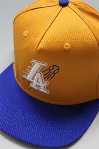 TWNTY TWO SNAP BACK CAP CITY OF ANGELS 2022【MUSTARD/BLUE】