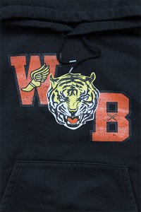 <img class='new_mark_img1' src='https://img.shop-pro.jp/img/new/icons16.gif' style='border:none;display:inline;margin:0px;padding:0px;width:auto;' />WOODBLOCK WB TIGER PULLOVER SWEAT HOODIEBLK