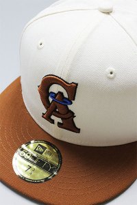 <img class='new_mark_img1' src='https://img.shop-pro.jp/img/new/icons16.gif' style='border:none;display:inline;margin:0px;padding:0px;width:auto;' />YSM NEWERA 59fifty CALIFORNIA ANGELS 35th ANNIVERSARY PATCHOFF WHITE/BRN/BLU