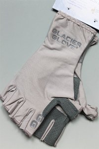 <img class='new_mark_img1' src='https://img.shop-pro.jp/img/new/icons16.gif' style='border:none;display:inline;margin:0px;padding:0px;width:auto;' />GLACIER GLOVE SUN GLOVEGRY