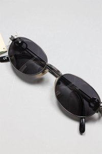 <img class='new_mark_img1' src='https://img.shop-pro.jp/img/new/icons16.gif' style='border:none;display:inline;margin:0px;padding:0px;width:auto;' />DEAD STOCK JEAN PAUL GAULTIER SUNGLASS 04BLACK